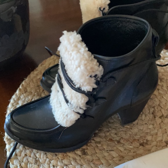 UGG Analise Exposed fur lace up boots. - Picture 4 of 16